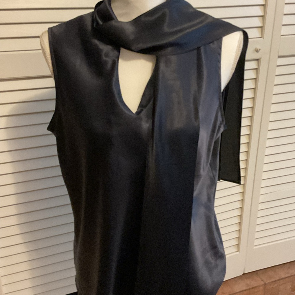 9 & COMPANY Elegant Black Sleeveless Blouse